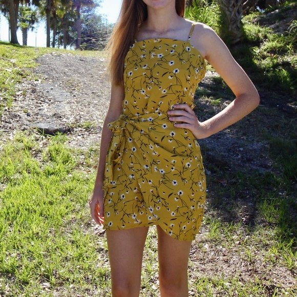 Yellow Flora Dress - Picture 3 of 3